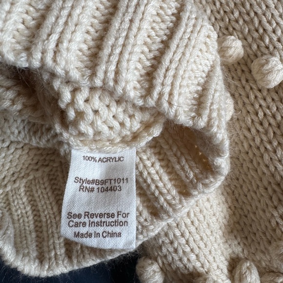 Blu pepper | Cozy Cream Baloon Sleeves Sweater with Pom Pom Details|Size L - Picture 9 of 10